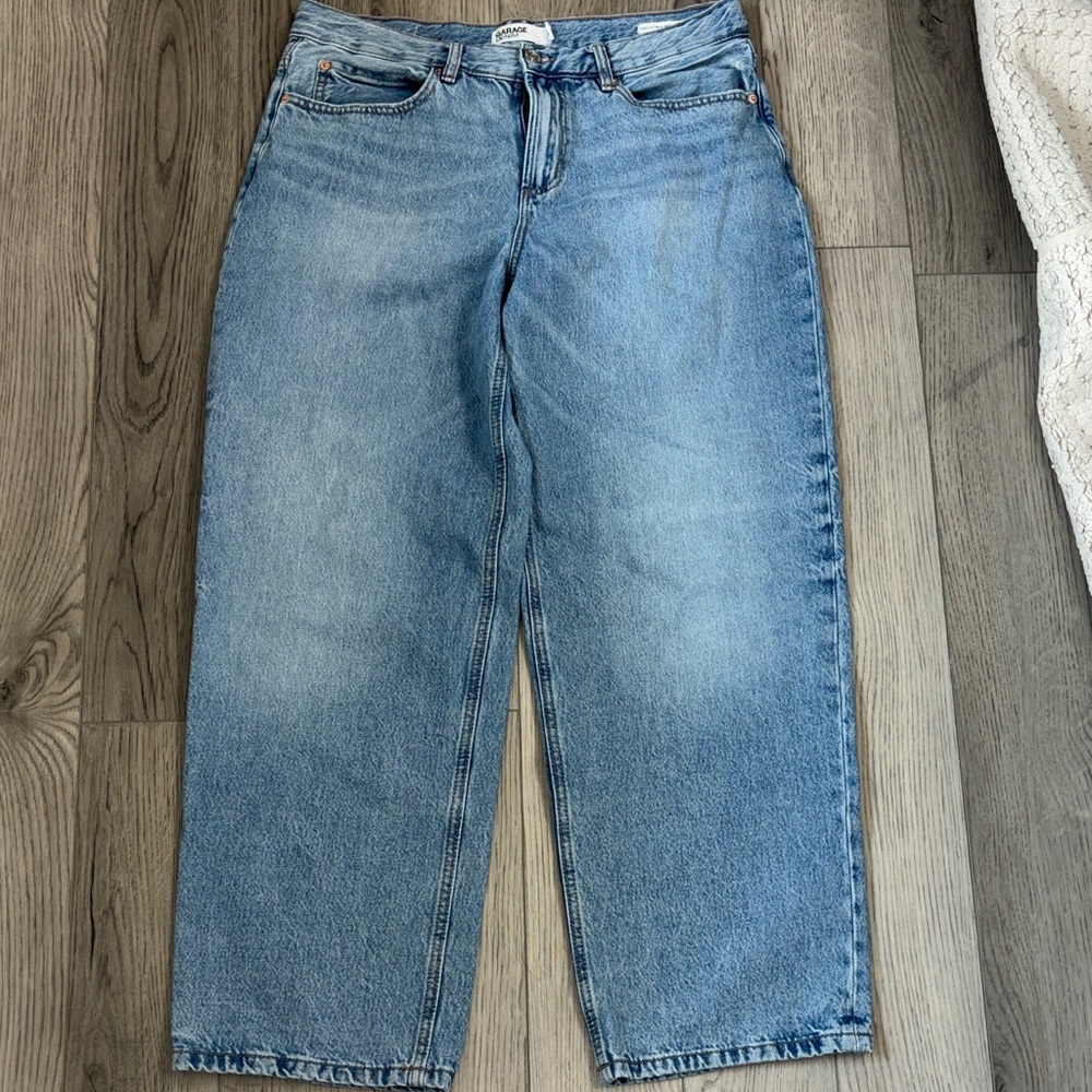 Garage Relaxed Women's Jeans in Light Blue Wash